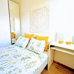 private-room-in-renovated-fully-equipped-apartment.fr-provencehotel.com/